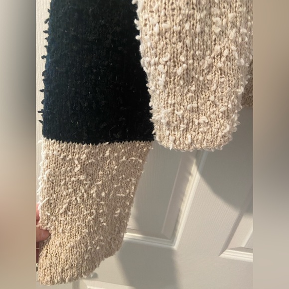 Boutique Checkered Zip Up Sweater - Picture 6 of 6